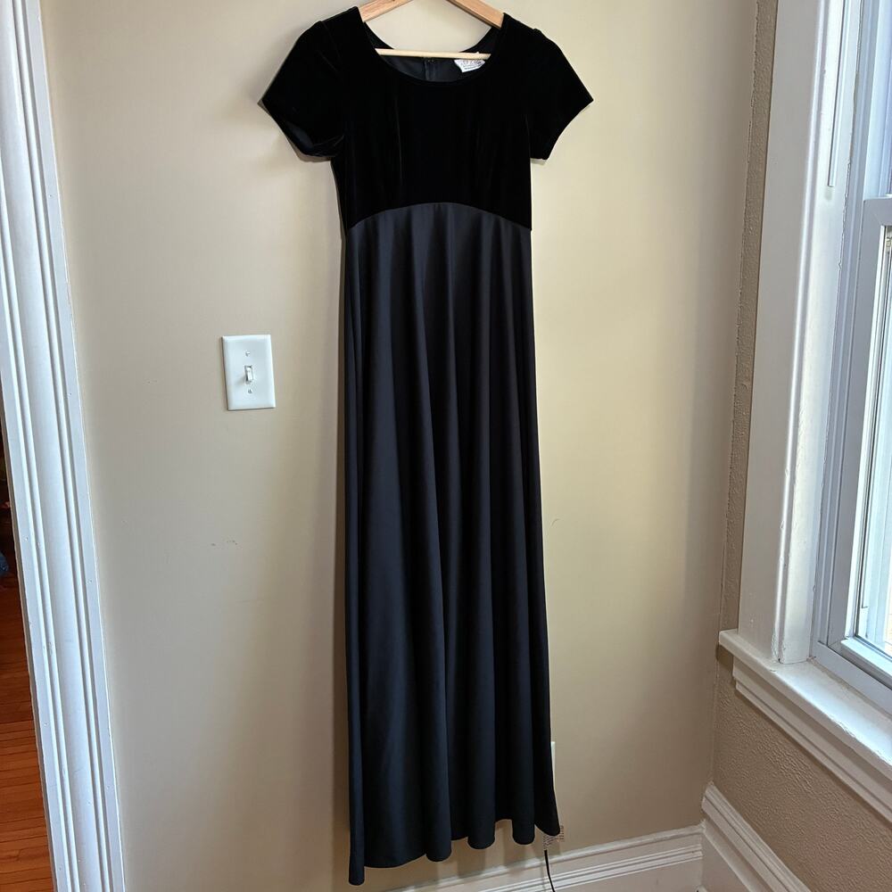 Stage accents black velvet full length choir dress full skirt women's size XS